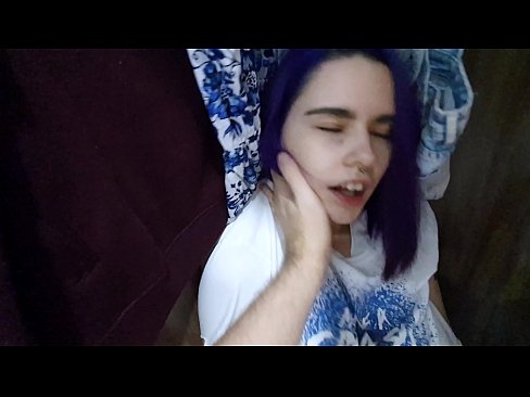 ❤️ Encontrei a minha irmã no armário e ajudei-a a ejacular ️❌ Porno russo em nós ❌